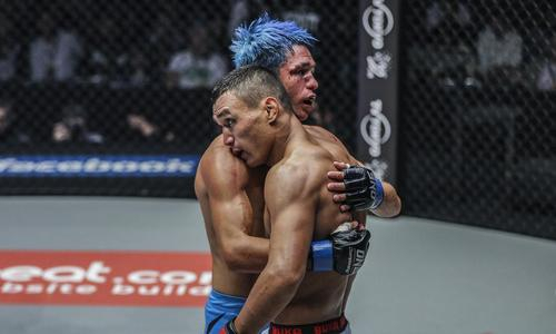 «Показывает себя с другой стороны». Кайрат Ахметов рассказал о странном поступке своего соперника