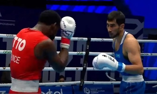 Видео полного боя с доминирующей победой капитана сборной Казахстана на ЧМ-2023 по боксу