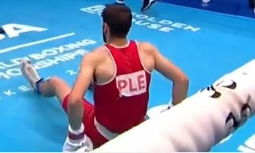«Получил по заслугам». Соперник казахстанского боксера на ЧМ-2023 оформил яростный нокаут и впечатлил IBA. Видео