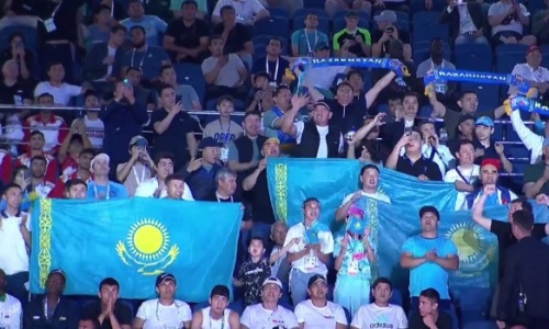 Казахстанские болельщики потрясли исполнением гимна а капелла на ЧМ-2023 по боксу. Видео