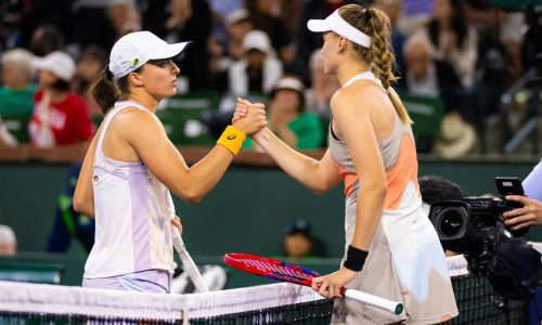 Елена Рыбакина узнала шансы победить первую ракетку мира на грунте