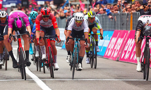 Гонщик «Астаны» прокомментировал попадание в тройку на этапе «Джиро д’Италия»