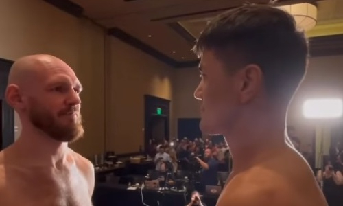 Казахский боец прошел взвешивание и дуэль взглядов перед поединком в UFC. Видео