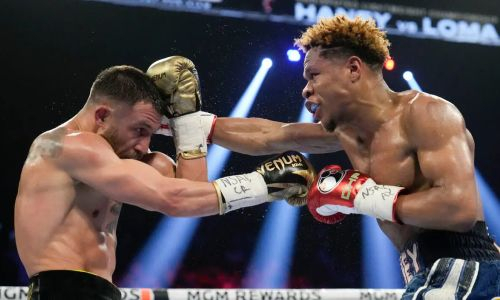 Опубликована статистика ударов боя Девин Хэйни — Василий Ломаченко