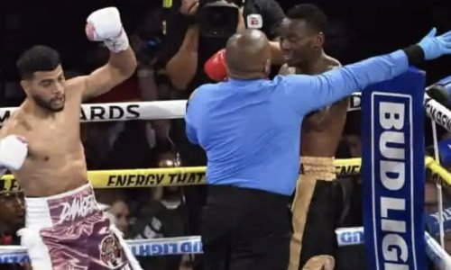 Быстрым нокаутом завершился бой непобежденного боксера в США. Видео