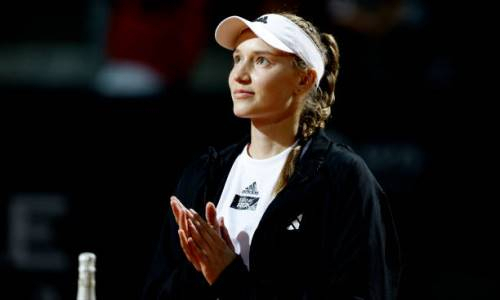 Елену Рыбакину торжественно встретили в Париже перед «Ролан Гаррос». Видео