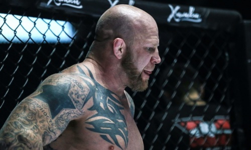 «Я теперь только россиянин». Известный боец MMA сдал американский паспорт