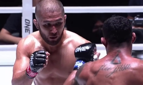 Видео полного боя казахстанца против «Волка» с нокаутом в известной лиге