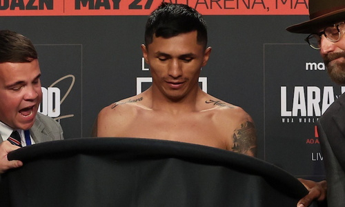 Чемпион мира лишился титула за сутки до боя