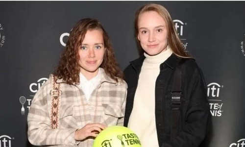 Елена Рыбакина раскрыла особую роль сестры в ее команде