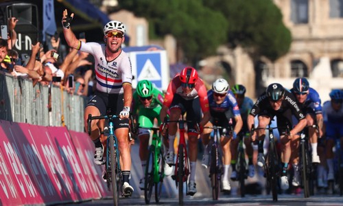 «Это очень красиво!». Гонщик «Астаны» прокомментировал победу на «прощальном» этапе «Джиро д’Италия»