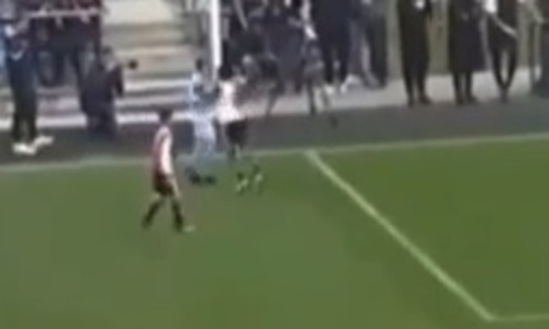 Дагестанский футболист «Манчестер Сити» бросил соперника на «прогиб» во время матча. Видео