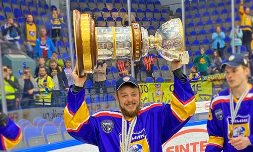 Хоккеист сборной Казахстана с титулом сменил клуб в России