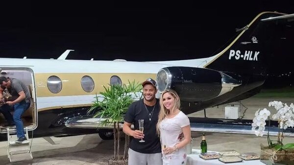 Бывший нападающий сборной Бразилии Халк купил личный самолет за миллионы евро. Фото