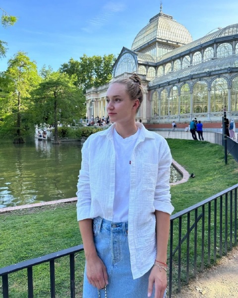 «Сверкнула длинными ножками в мини-юбке». Елена Рыбакина очаровала СМИ и фанатов. Фото