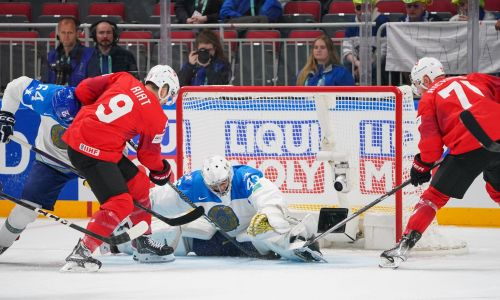 Фоторепортаж с матча ЧМ-2023 по хоккею Швейцария — Казахстан 5:0