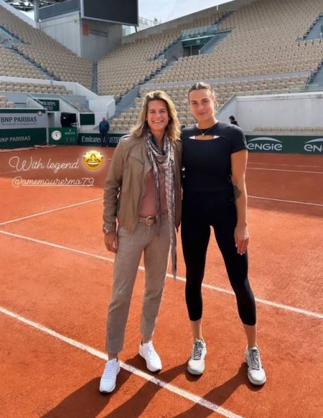 Принципиальная соперница Елены Рыбакиной показала фото с «легендой» на «Ролан Гаррос»