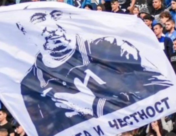 Болельщики попрощались с самым успешным тренером в истории футбола Казахстана. Фото