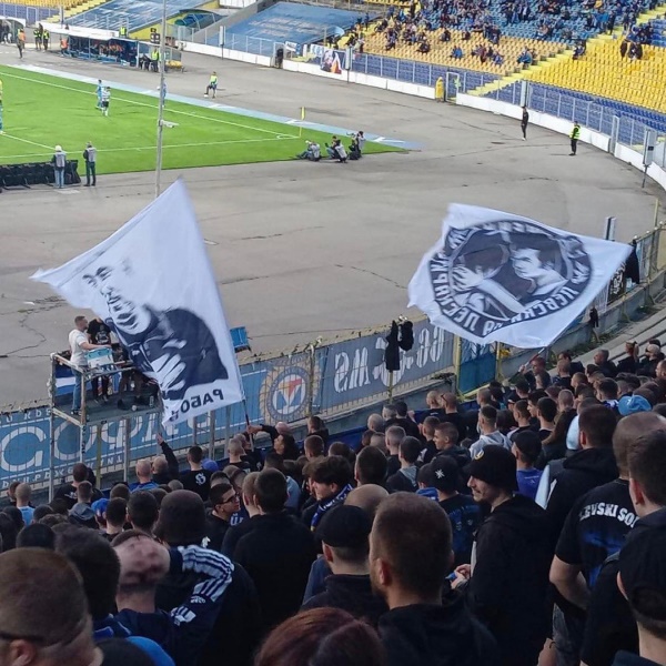 Болельщики попрощались с самым успешным тренером в истории футбола Казахстана. Фото