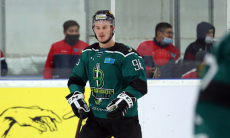 Известный в Казахстане нападающий продолжит карьеру в ВХЛ