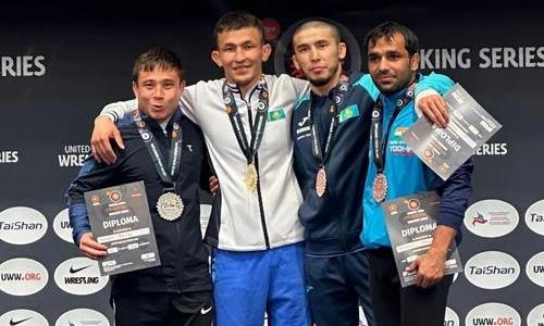 Казахстан в первый день завоевал  пять медалей рейтингового турнира по борьбе в Бишкеке 