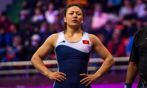 Чемпионка мира взяла реванш у разбившей ей нос на ЧА-2023 по борьбе титулованной казахстанки. Видео