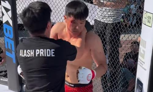 Бой файтеров из Казахстана и Узбекистана закончился дисквалификацией. Видео