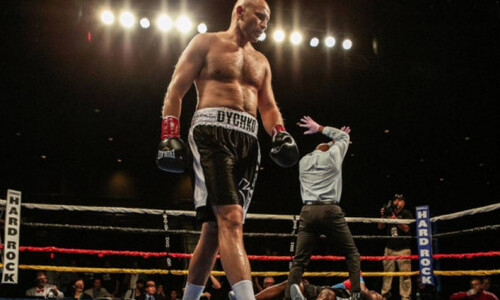 Видео тяжелого нокаута в бою непобежденного казахстанского супертяжа за титул WBA