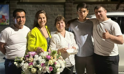 Мама Фирузы Шариповой подверглась нападению