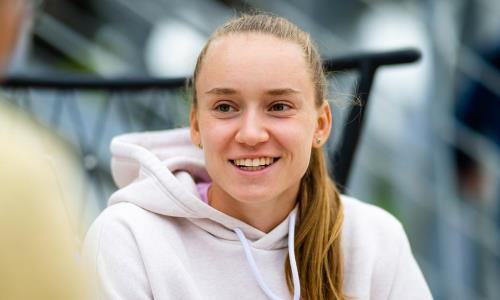 Елену Рыбакину поздравили с днем рождения в центре Нью-Йорка. Видео