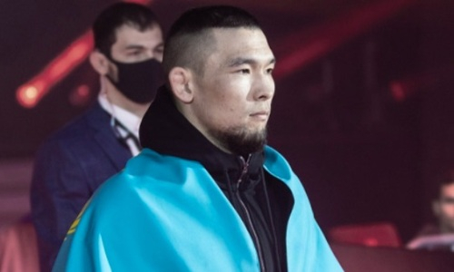 Казахский боец проиграл главный бой в лиге Хабиба