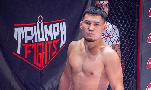 Боец из Казахстана проиграл исторический бой за титул