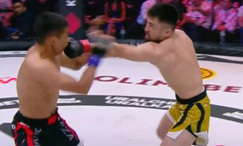 Два непобежденных трехкратных чемпиона мира из Казахстана в зрелищном бою определили обладателя титула. Видео