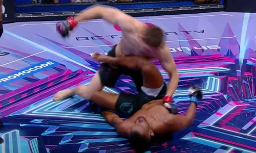 Брутальный нокаут оформил казахстанец в бою с бразильским файтером. Видео
