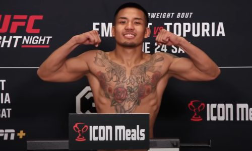 Боец UFC вошел в историю после победы над казахстанцем