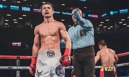 Непобежденный узбекистанский нокаутер официально «лишил» боксера из Казахстана боя за титул чемпиона мира