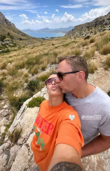 Принципиальная соперница Елены Рыбакиной показала фото с бойфрендом на отдыхе