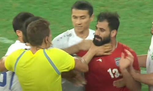 Футболисты сборных Узбекистана и Ирана устроили массовую потасовку в финале международного турнира. Видео