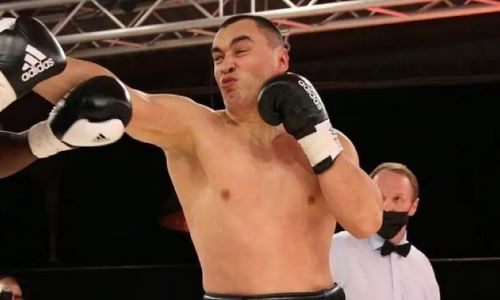 Непобежденный казахстанский супертяж получил новую дату боя с нокаутером из США