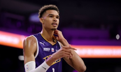 Бритни Спирс получила удар по лицу, пытаясь сфотографироваться с Вембаньямой