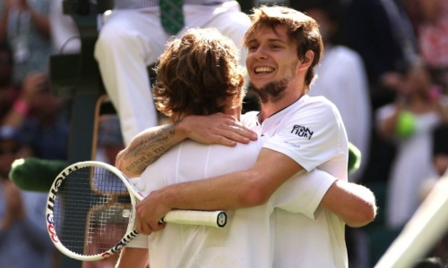 Теннисисты Казахстана и России обнялись после топового матча на Уимблдоне-2023