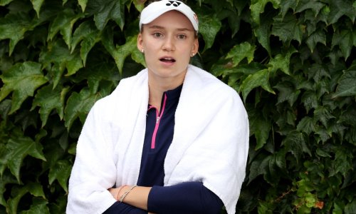 «Не записывай это». Смущающий Елену Рыбакину момент попал на камеру. Видео