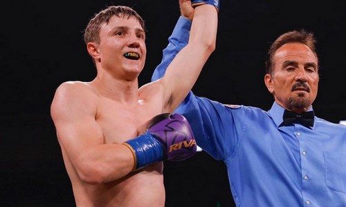 Казахстанский боксер встретился с легендарным экс-чемпионом в США. Фото