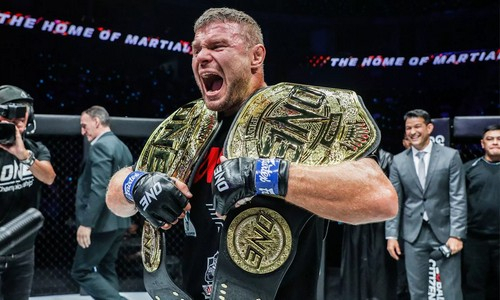 Российский чемпион внезапно набросился на бойца после брошенного ему вызова. Видео