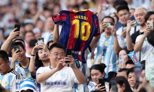 Толпа фанатов преследовала Лионеля Месси в Майами. Видео