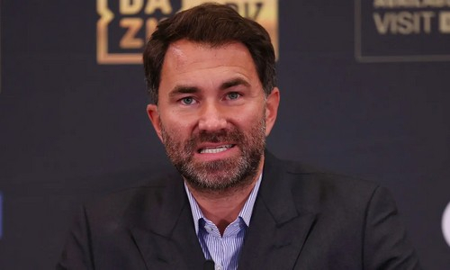 «Я ненавижу это». Оголившаяся в ринге боксерша-модель нарвалась на критику топового промоутера