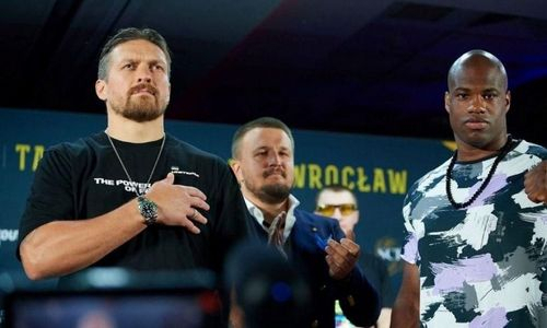 Усик отреагировал на заявление соперника о страхе в его глазах