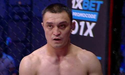 Неожиданным исходом завершился бой популярного казахстанского ветерана ММА