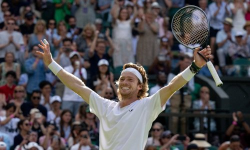 Российский теннисист сенсационно вынес фаворита и выиграл турнир в Швеции