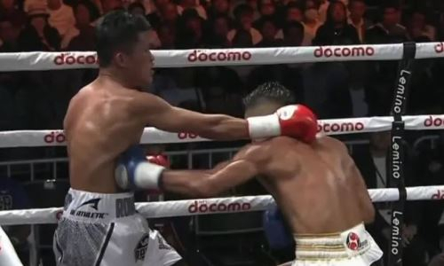 Непобежденный боксер выиграл бой редким «отложенным» нокаутом и ошеломил фанатов. Видео